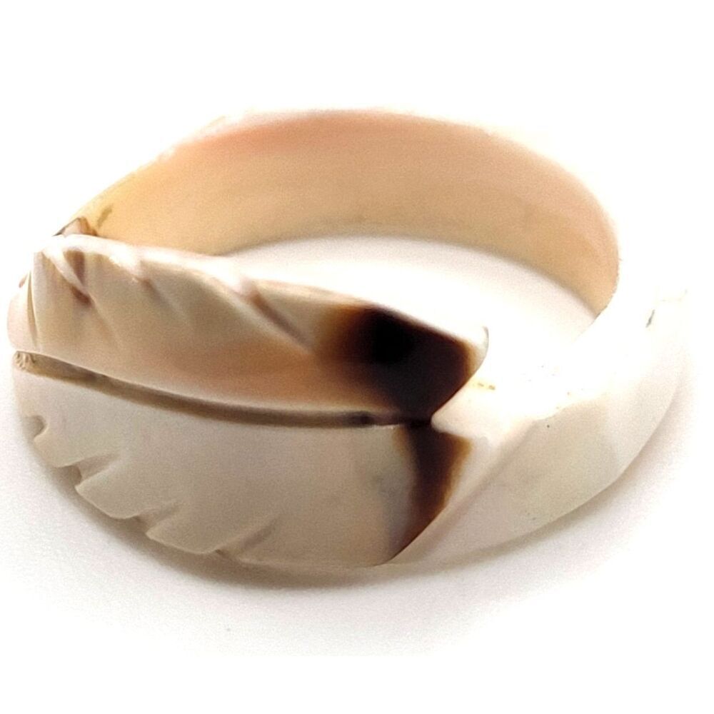 Carved Shell Feather Ring Beige Brown Pinks Size 8.25